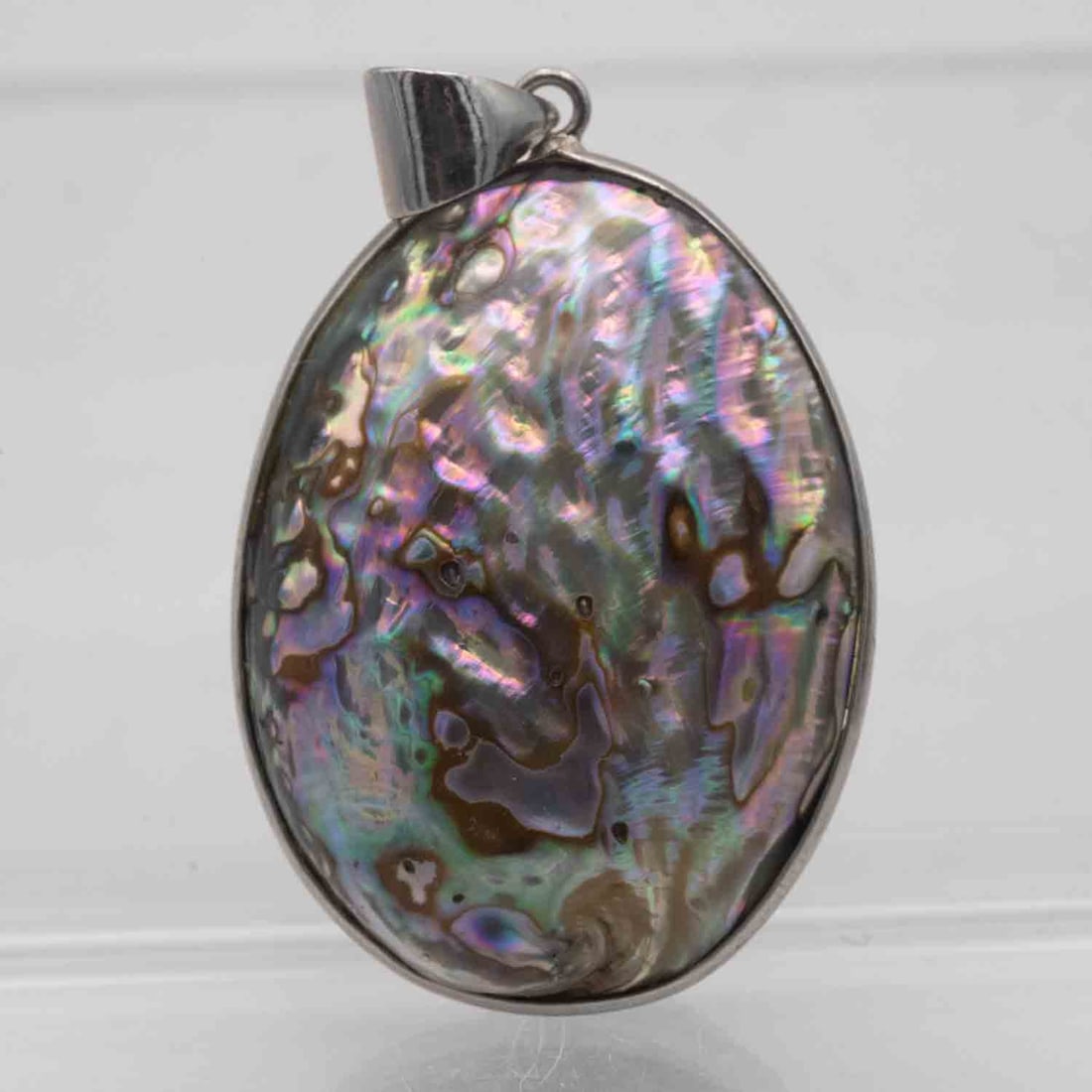 Vintage Natural Abalone Mother Of Pearl Pendant: Medium: Natural Abalone Mother Of Pearl Size: 2x1.5x0.8 inches Age/Detail: Vintage Condition: great overall, check photo for condition reference. Provenance: Collection from Estate in Williamsburg Liv