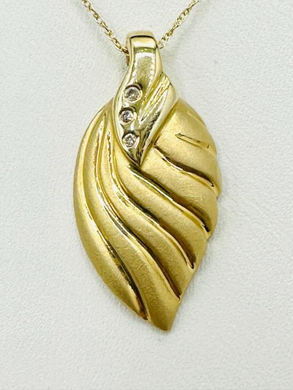 14 KT Yellow Gold Natural Diamond Leaf Pendant and Chain # 2117 (1 of 4)