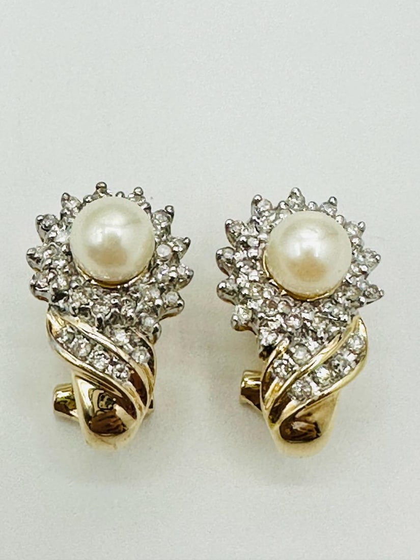 14KT Yellow Gold Pair of Natural Diamond and Pearl Earrings # 2133: # 2133 14KT Yellow Gold Pair of Natural Diamond and Pearl Earrings 62 pieces diamond 0.50 carat (t.w.) 2 pieces cultured freshwater pearl 6 mm each Earrings Weight: 7.30 grams French clip backs Earrin