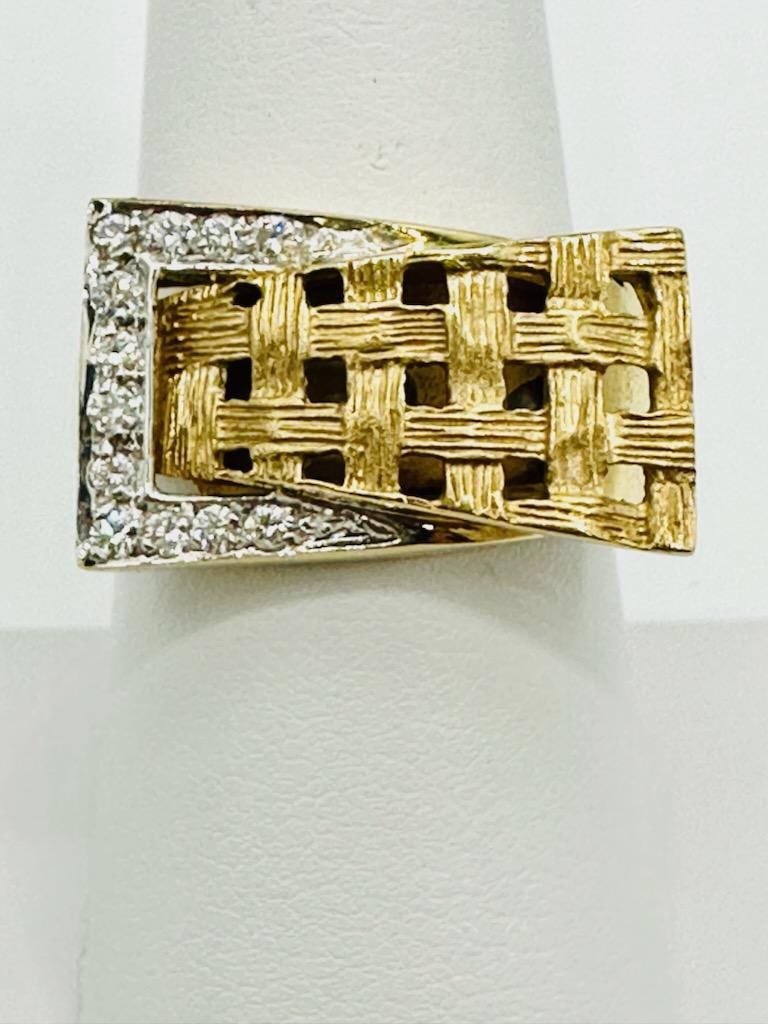 14KT Yellow Gold Natural Diamond Belt Ring # 2142: # 2142 14KT Yellow Gold Natural Diamond Belt Ring 12 Pieces diamond 0.25 carat( t.w.) Ring Weight: 8.60 grams Ring Size: 8