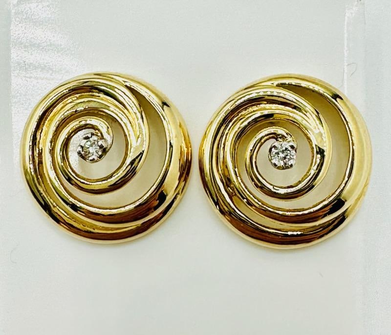 14KT Yellow Gold Pair of Natural Diamond Swirl Round Earrings # 2144: # 2144 14KT Yellow Gold Pair of Natural Diamond Swirl Round Earrings 2 pieces diamond 0.10 carat (t.w.) Earrings Weight: 4.90 grams Push backs Earrings size: 17 mm diameter