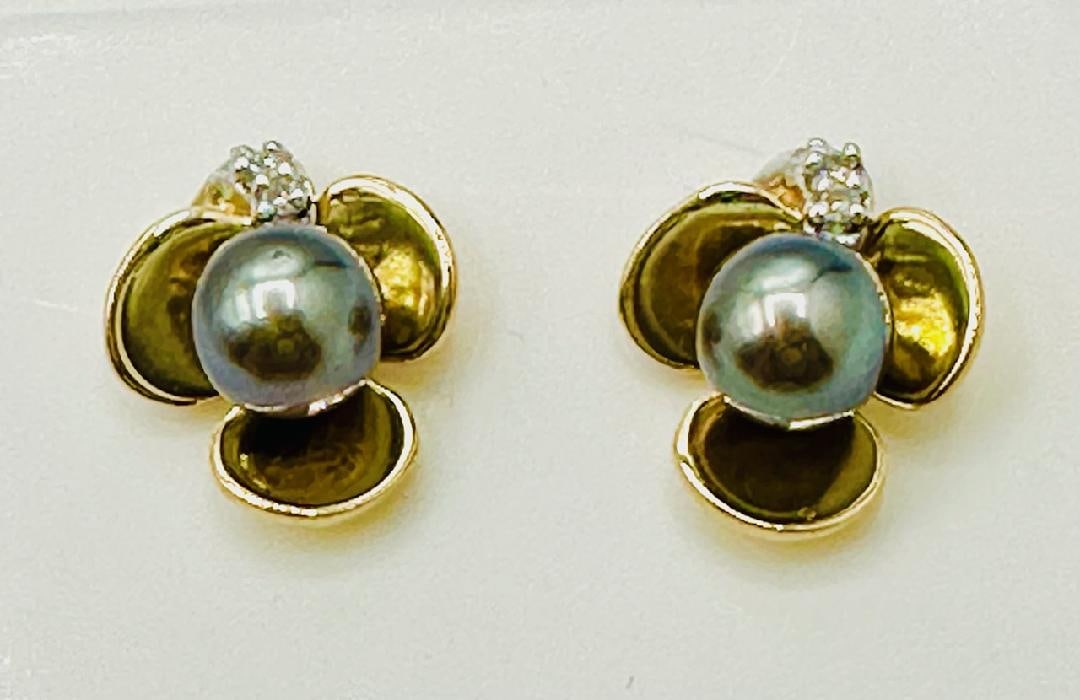 14KT Yellow Gold Pair of Pearl Studs Earrings with Natural Diamonds # 2191 (1 of 4)