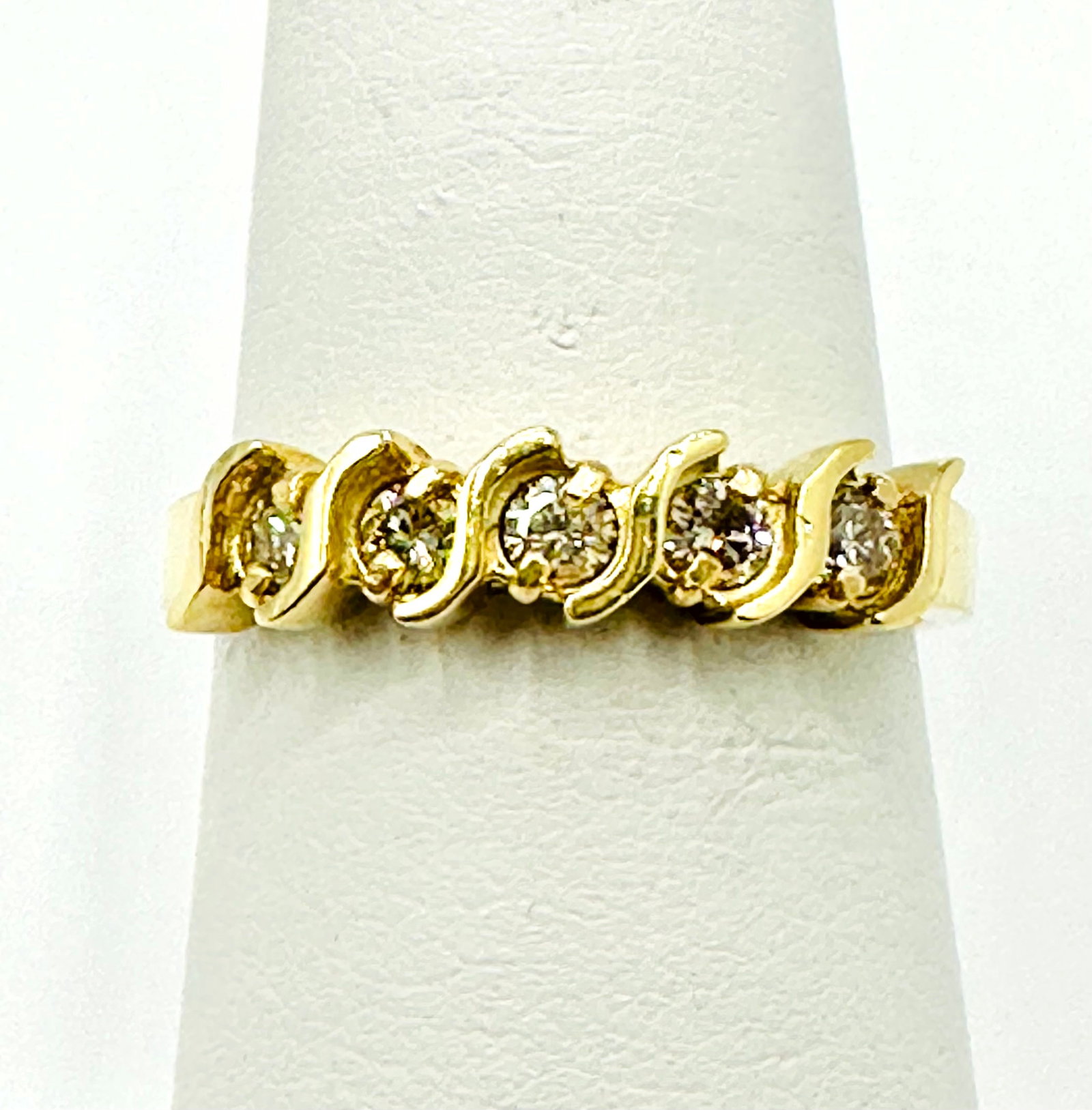 Natural Diamond Ring, 14KT Yellow Gold # 2238: # 2238 Natural Diamond Ring, 14KT Yellow Gold 5 pieces diamond 0.32 carat(t.w.) Ring Weight: 2.40 Grams Ring Size 6.75