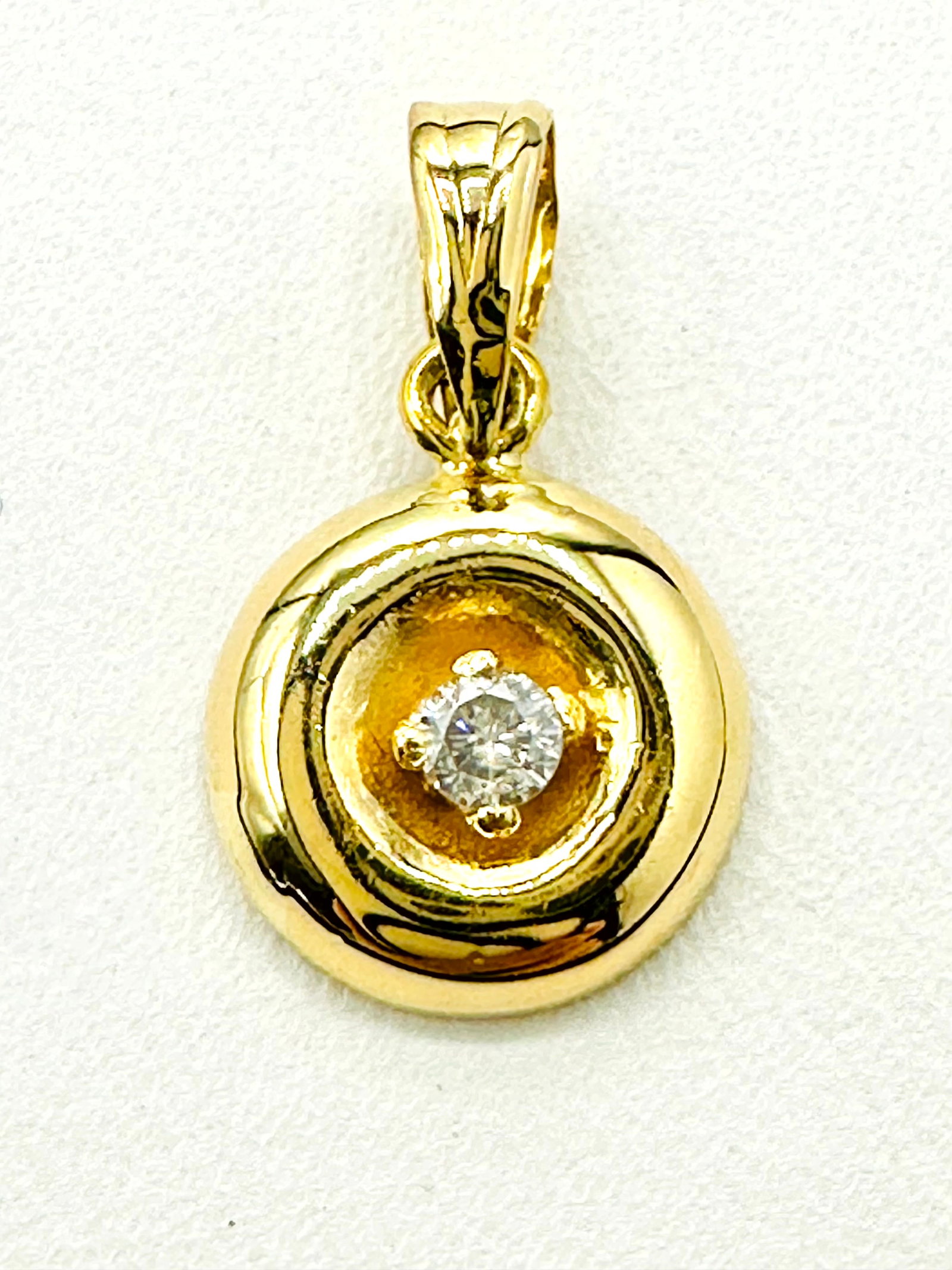 14KT Yellow Gold, Natural Diamond Pendant # 2253: # 2253 14KT Yellow Gold, Natural Diamond Pendant 1 Piece Diamond 0.05 carat Pendant Weight: 1.00 grams Pendant size: 17 mm x 10 mm