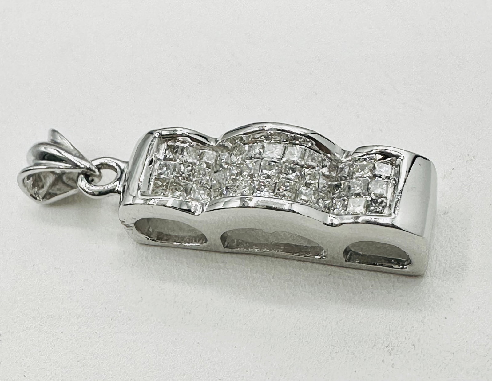 Natural Diamond Pendant, 14KT White Gold # 2277: # 2277 Natural Diamond Pendant, 14KT White Gold 39 pieces princess diamond 0.50 carat( t. w.) Pendant Weight: 2.80 grams Pendant size: 27 mm x 6 mm