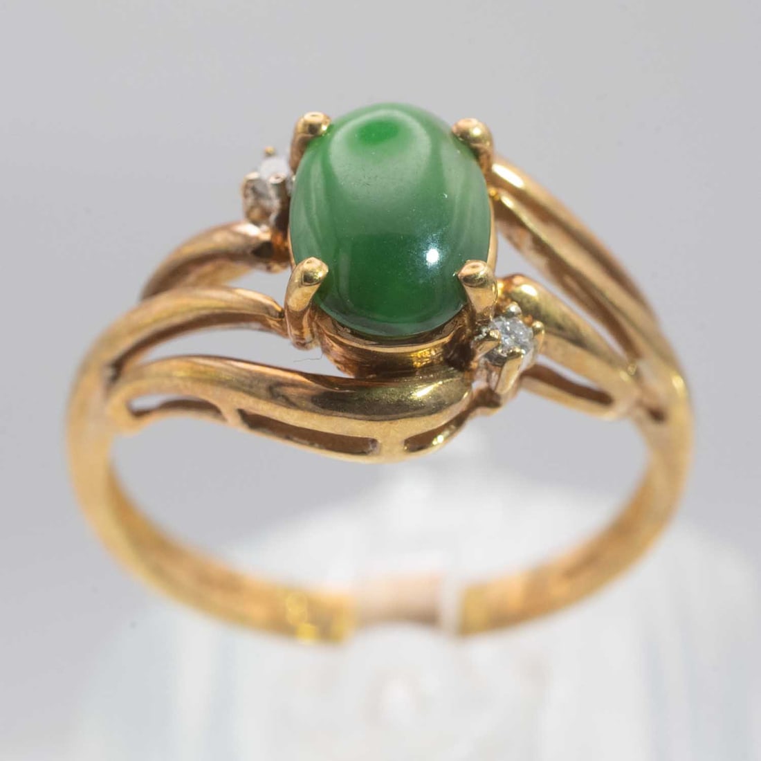 14k Gold Natural Icy Green Jade Ring: Medium: Natural Icy Green Jade Size: US6.5 , 2.8gram Age/Detail: 14k Gold Condition: great overall, check photo for condition reference. Provenance: Collection from Estate in Williamsburg LiveShipping