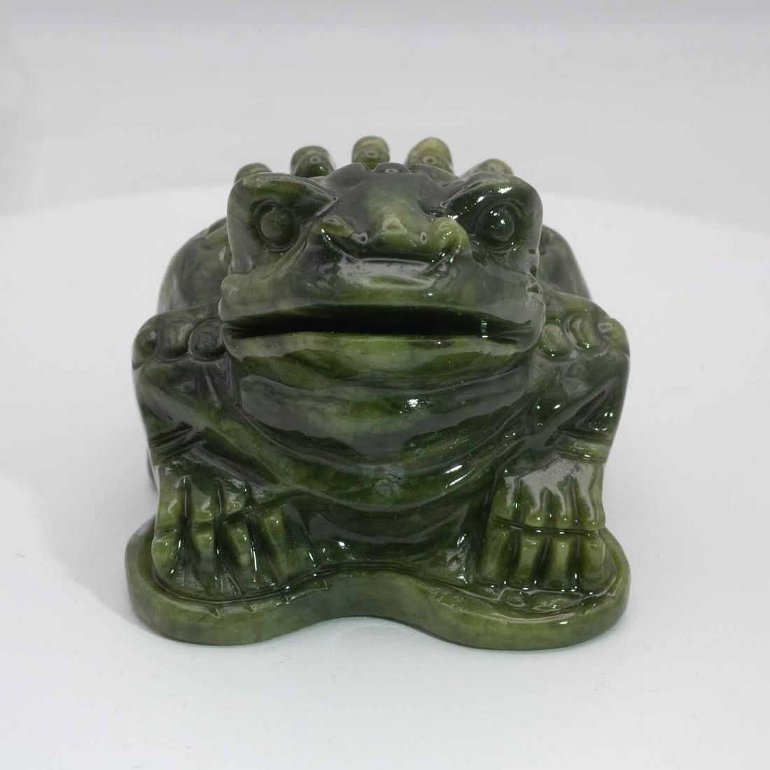 Old Chinese Carved Green Xiu Jade Fortune Frog Figure: Medium: Green Xiu Jade Size: 3.5x2.5x2.3 inches Age/Detail: Old Chinese Carved Condition: great overall, check photo for condition reference. Provenance: Collection from Estate in Williamsburg LiveShi