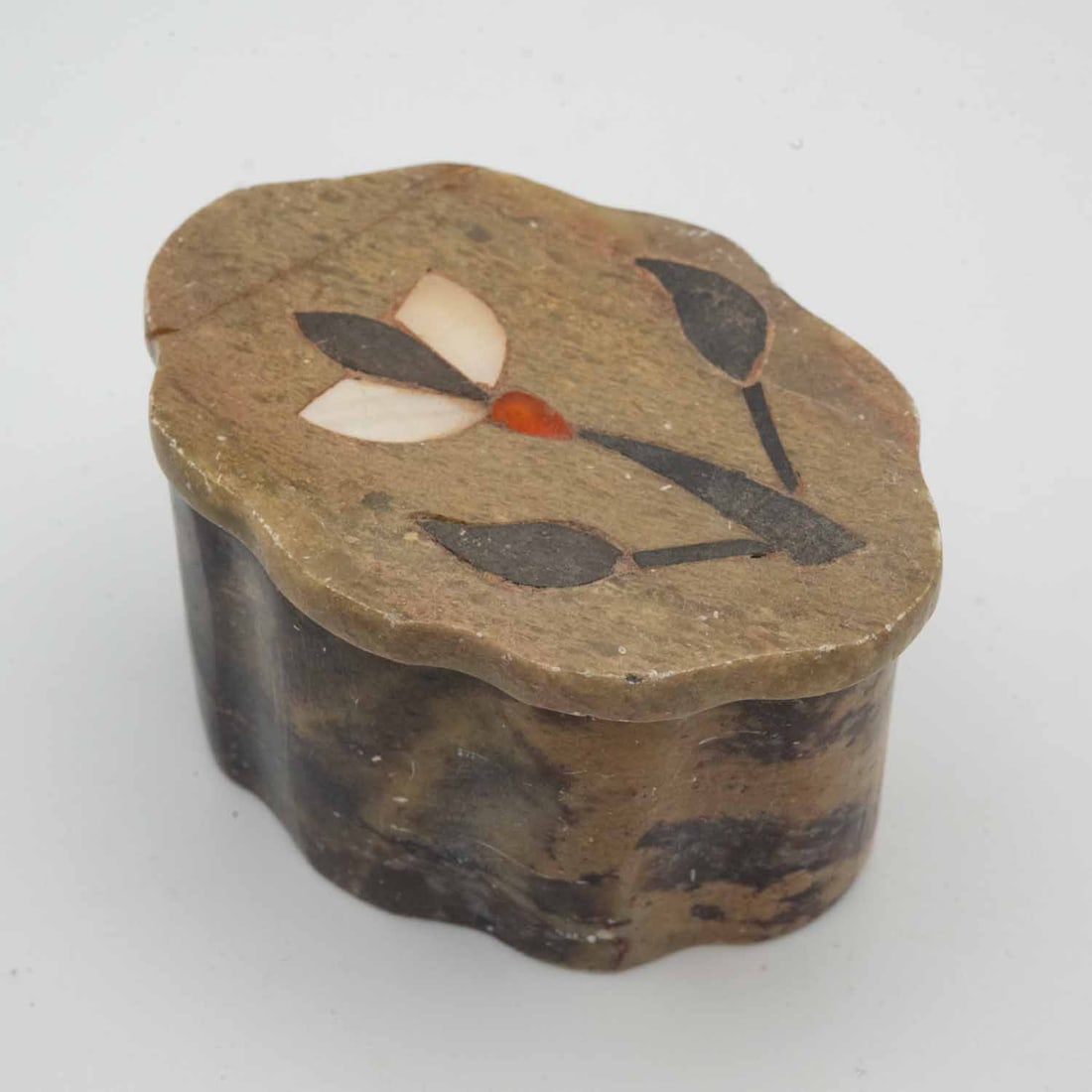 Vintage Marble Inlay Trinket Box: Description: Inlay Trinket Box Size: 2.5x1.5x1.75 inches Detail: Vintage Marble Condition: Great overall, check photo for references. Great for collection or home decoration. Shipping: shipping estima