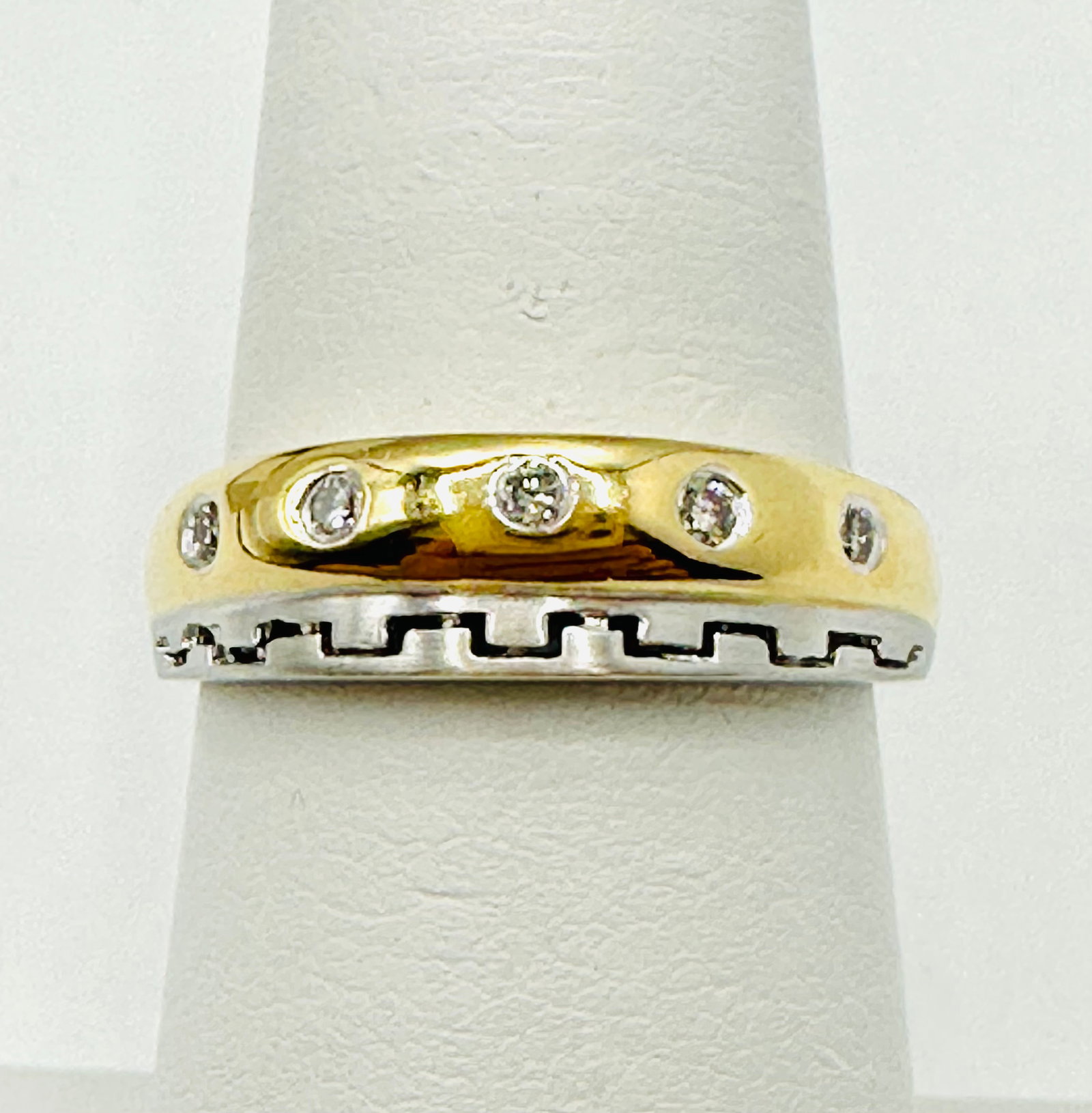 Natural Diamond 14KT Gold 2-tone Ring # 2813: # 2813 Natural Diamond 14KT Gold 2-tone Ring 5 pieces Diamond 0.12 carat(t.w.) Ring Weight: 2.9 grams(t.w.) Ring Size: 6.75