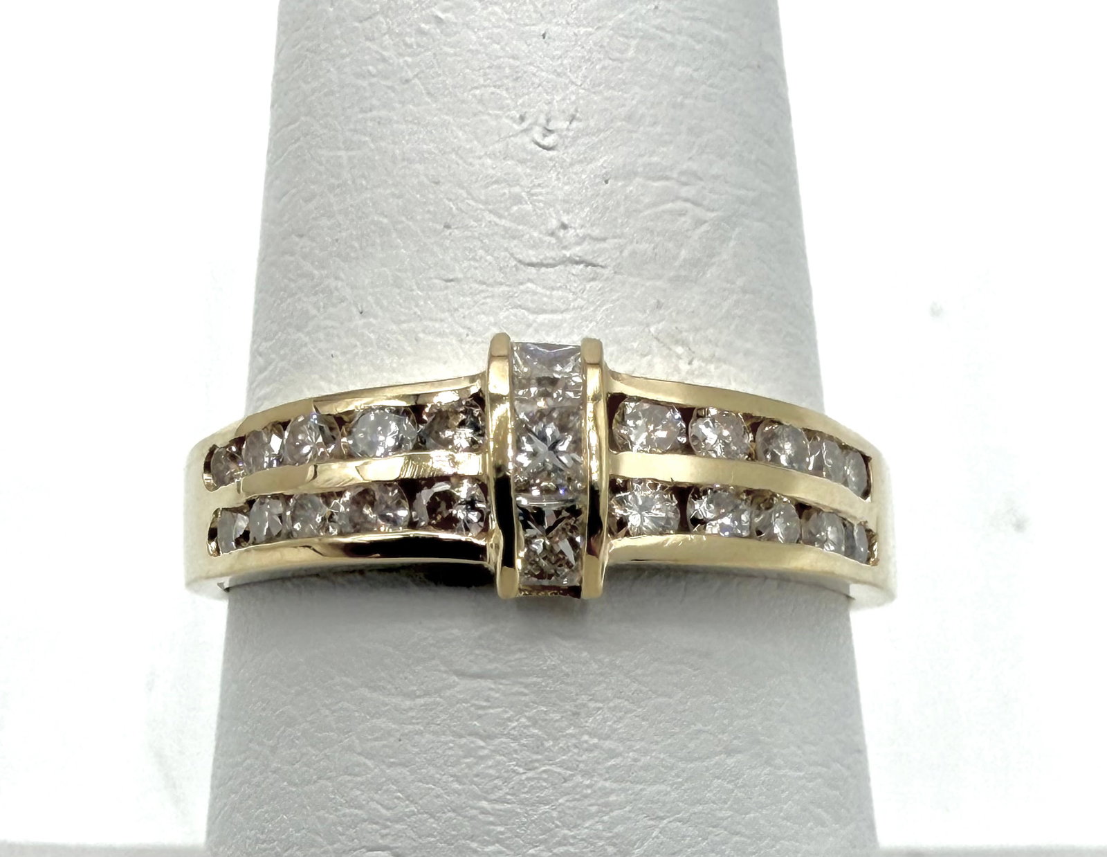 Natural Diamond Ring, 14KT Yellow Gold # 2830: # 2830 Natural Diamond Ring, 14KT Yellow Gold 23 pieces round and princess cut diamond 0.80 carat(t.w.) Ring Weight: 3.0 grams(t.w.) Ring Size: 8