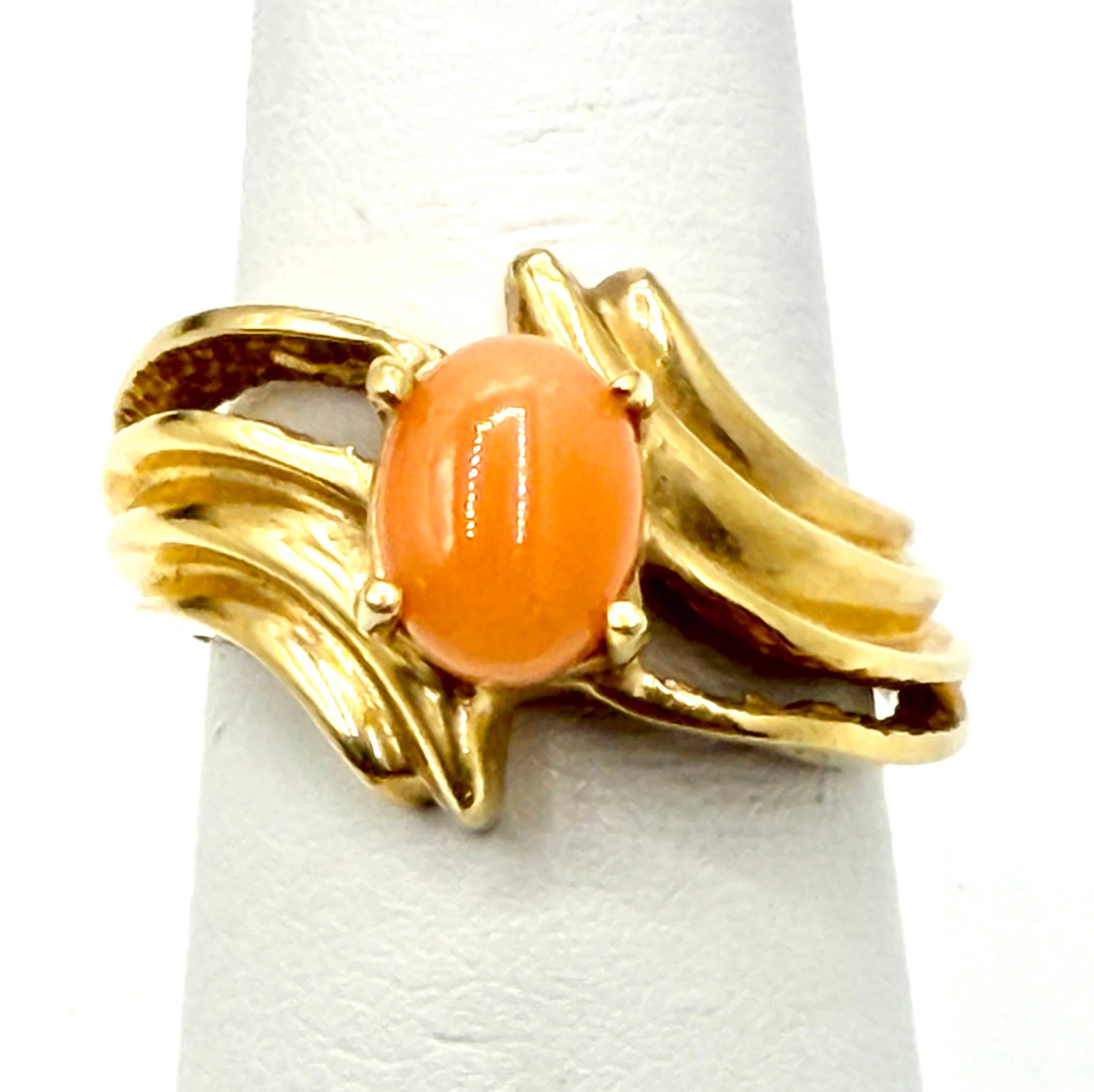 14KT Yellow Gold Coral Ring # 2844: # 2844 14KT Yellow Gold Coral Ring 1 piece oval coral Ring Weight: 5.8 grams(t.w.) Ring Size: 6.25