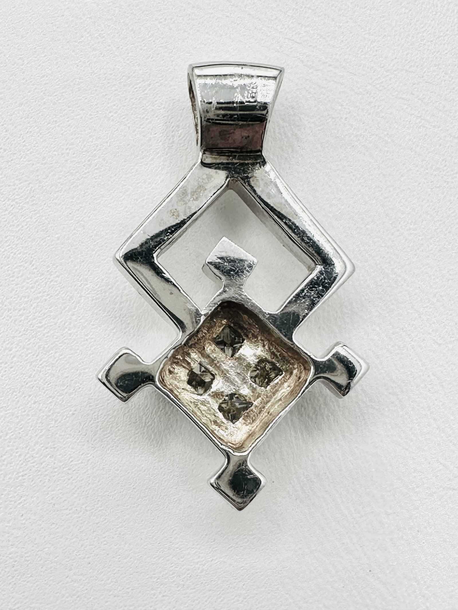 Natural Diamond 18KT White Gold Pendant # 2331: # 2331 Natural Diamond 18KT White Gold Pendant 36 Round and Princess Diamond 1.00 carat(t.w.) Pendant Weight: 8.10 grams Pendant Size: 31 mm X 18.50 mm
