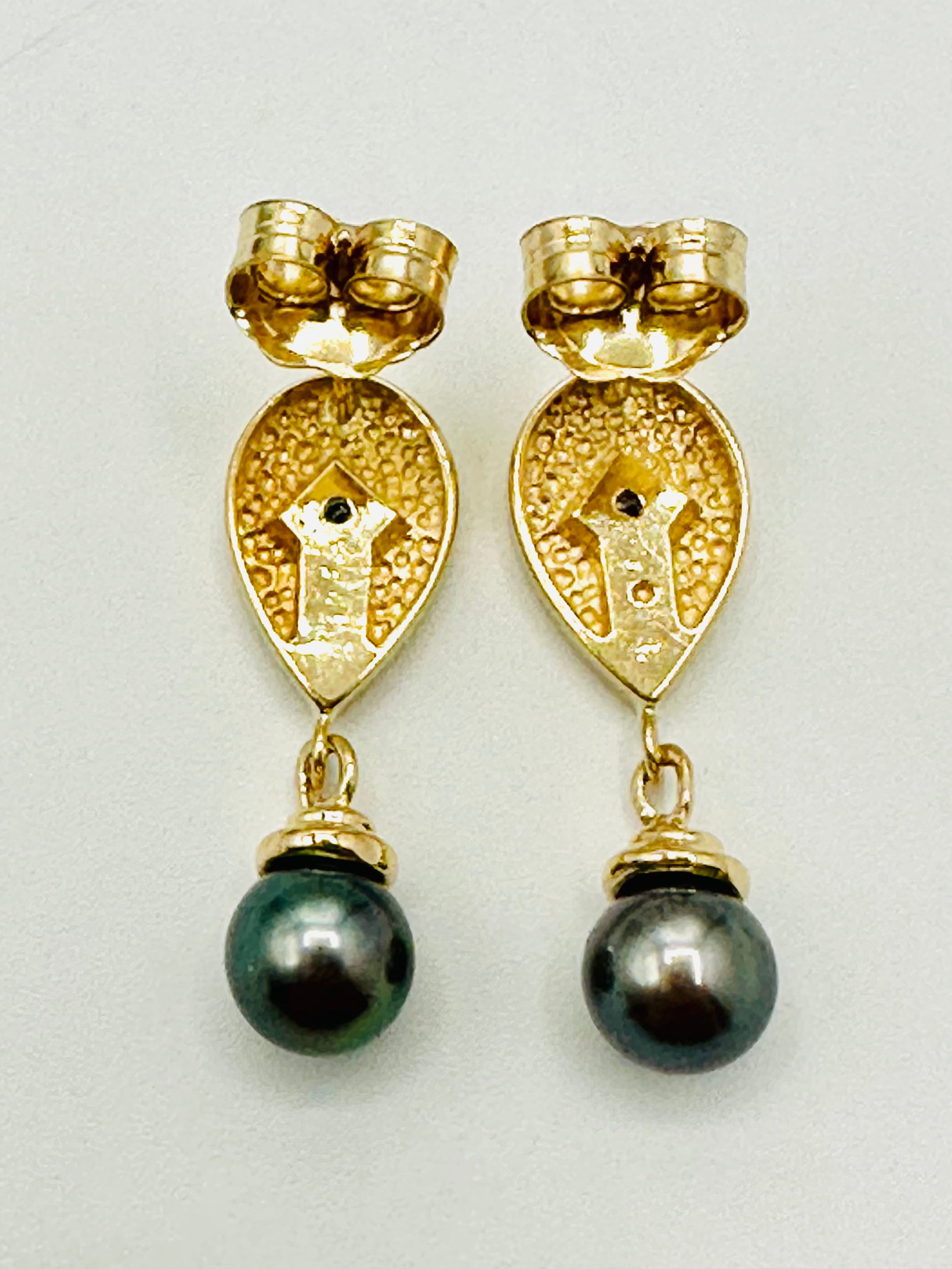 Pair of Natural Diamond and Pearl Earrings, 14KT Yellow Gold # 2365: # 2365 Pair of Natural Diamond and Pearl Earrings, 14KT Yellow Gold 2 pieces diamond 0.04 carat(t.w.) 2 pieces 5.8mm cultured freshwater Pearl Push backs Earrings Weight: 3.30 grams Earrings Size: 22.
