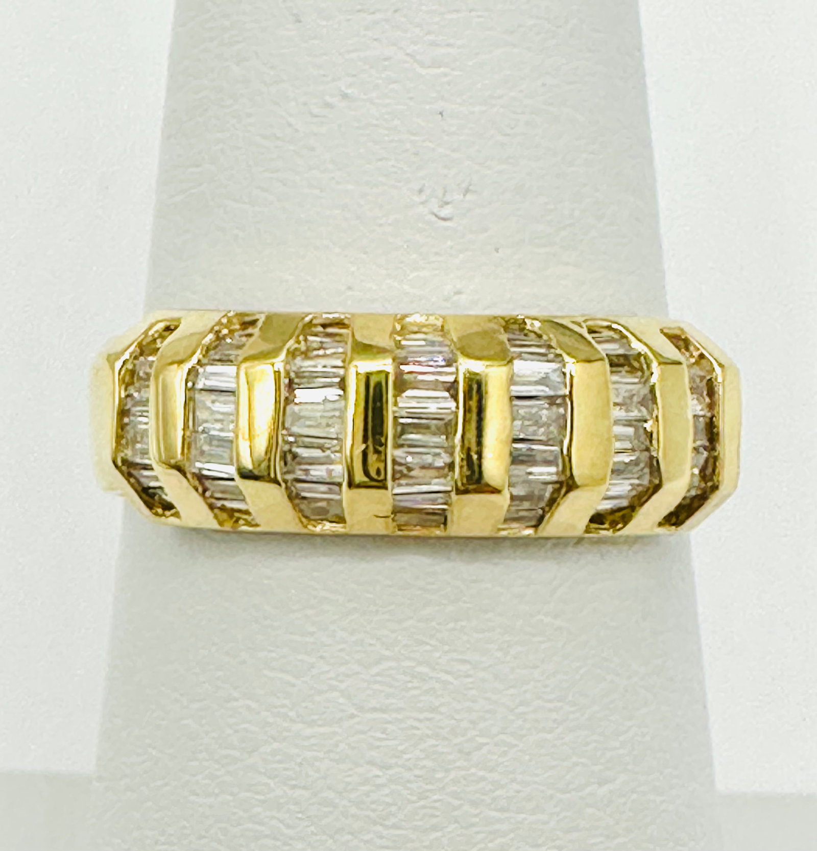 Natural Diamond Ring,14KT Yellow Gold # 2371: # 2371 Natural Diamond Ring,14KT Yellow Gold 48 pieces baguette diamond 0.70 carat(t.w.) Ring Weight: 4.90 grams(t.w.) Ring Size: 7.25