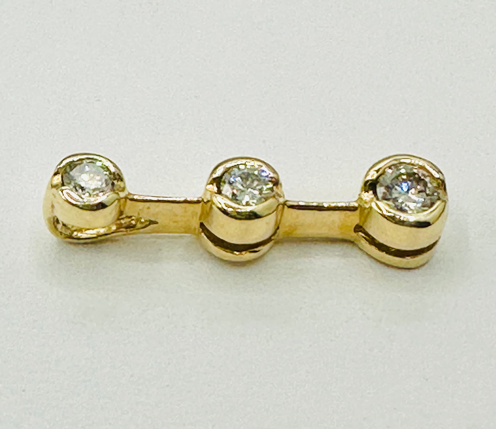 14KT Yellow Gold Natural Diamond Pendant # 2374: # 2374 14KT Yellow Gold Natural Diamond Pendant 3 pieces diamond 0.30 carat(t.w.) Pendant Weight: 1.30 grams(t.w.) Pendant Size: 21 mm X 4.90 mm