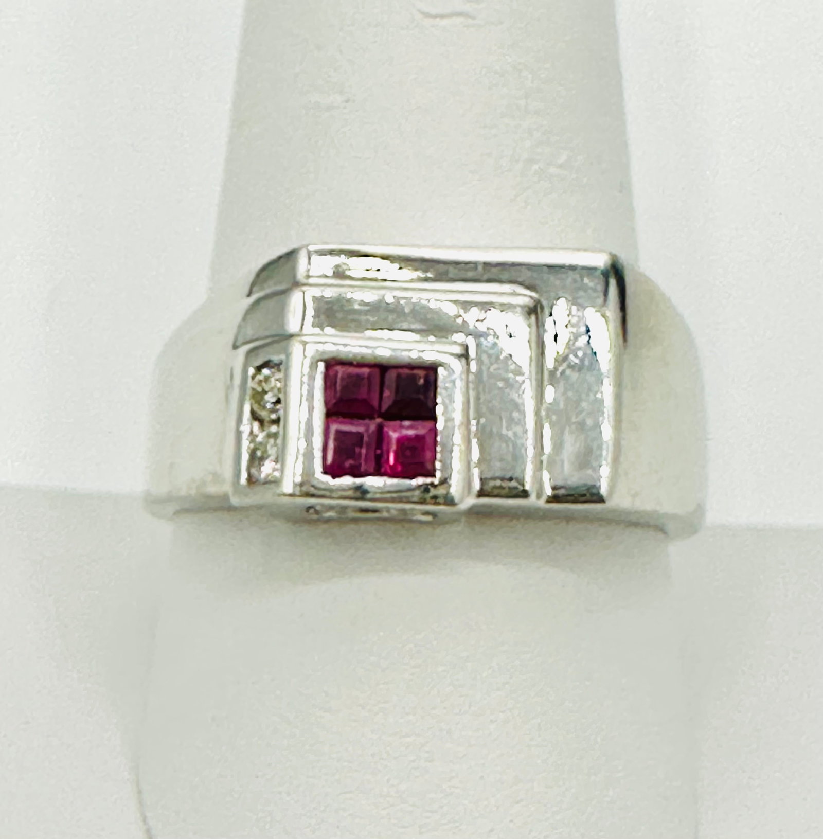 Natural Diamond and Ruby Men’s Ring, 14KT White Gold # 2376: # 2376 Natural Diamond and Ruby Men’s Ring, 14KT White Gold 4 pieces diamond 0.15 carat(t.w.) 4 pieces princess ruby 0.35 carat(t.w.) Ring Weight: 6.70 grams(t.w.) Ring Size: 10