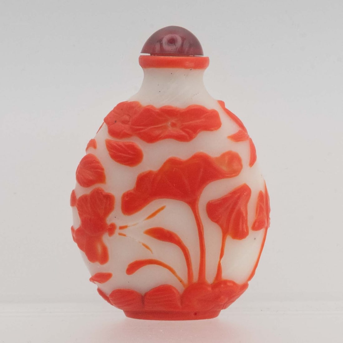 Antique Chinese Peking Glass Snuff Bottle: Medium: Peking Glass Size: 2.5x2x1 inches Age/Detail: Antique Chinese Condition: Great overall, check photo for reference Provenance: Collection from Estate in Jamaica Please view all the photos as th