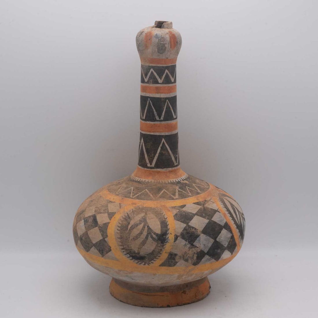 Antique Columbian Pottery Vase: Medium: Pottery Size: 6.3x6.3x10.5 inches Age/Detail: Antique Columbian Condition: brocken parts, check photo for condition reference. Provenance: Collection from Estate in Williamsburg LiveShipping i