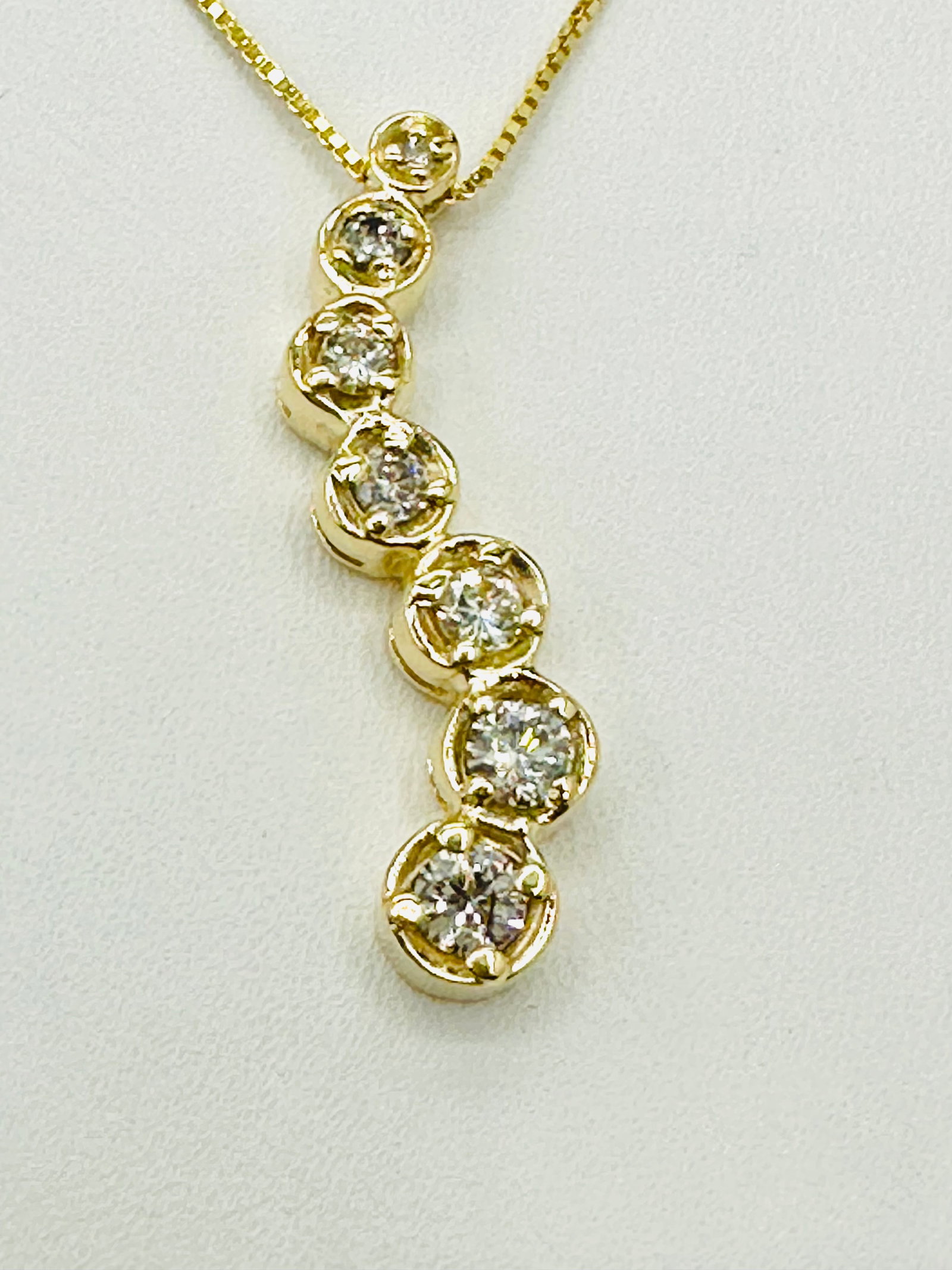 14KT Yellow Gold Natural Diamond Pendant and Chain # 2489: # 2489 14KT Yellow Gold Natural Diamond Pendant and Chain 7 pieces diamond 0.56 carat(t.w.) 16â€? box chain with lobster lock Pendant and Chain Weight: 4.50 grams(t.w.) Pendant Size: 28 mm X 5.2