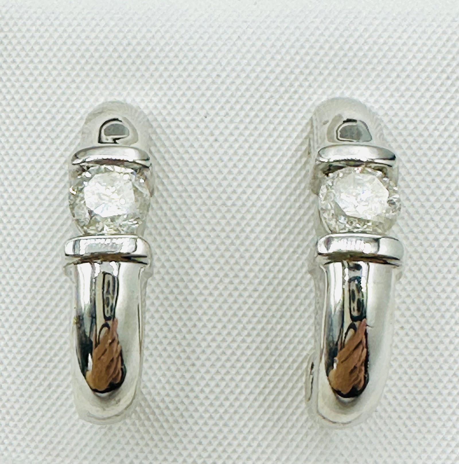 Pair of Natural Diamond Earrings, 14KT White Gold # 2526: # 2526 Pair of Natural Diamond Earrings, 14KT White Gold 2 pieces diamond 1.00 carat(t.w.) Earrings Weight: 5.10 grams(t.w.) Post backs Earrings Size: 21.5 mm X 5.5 mm