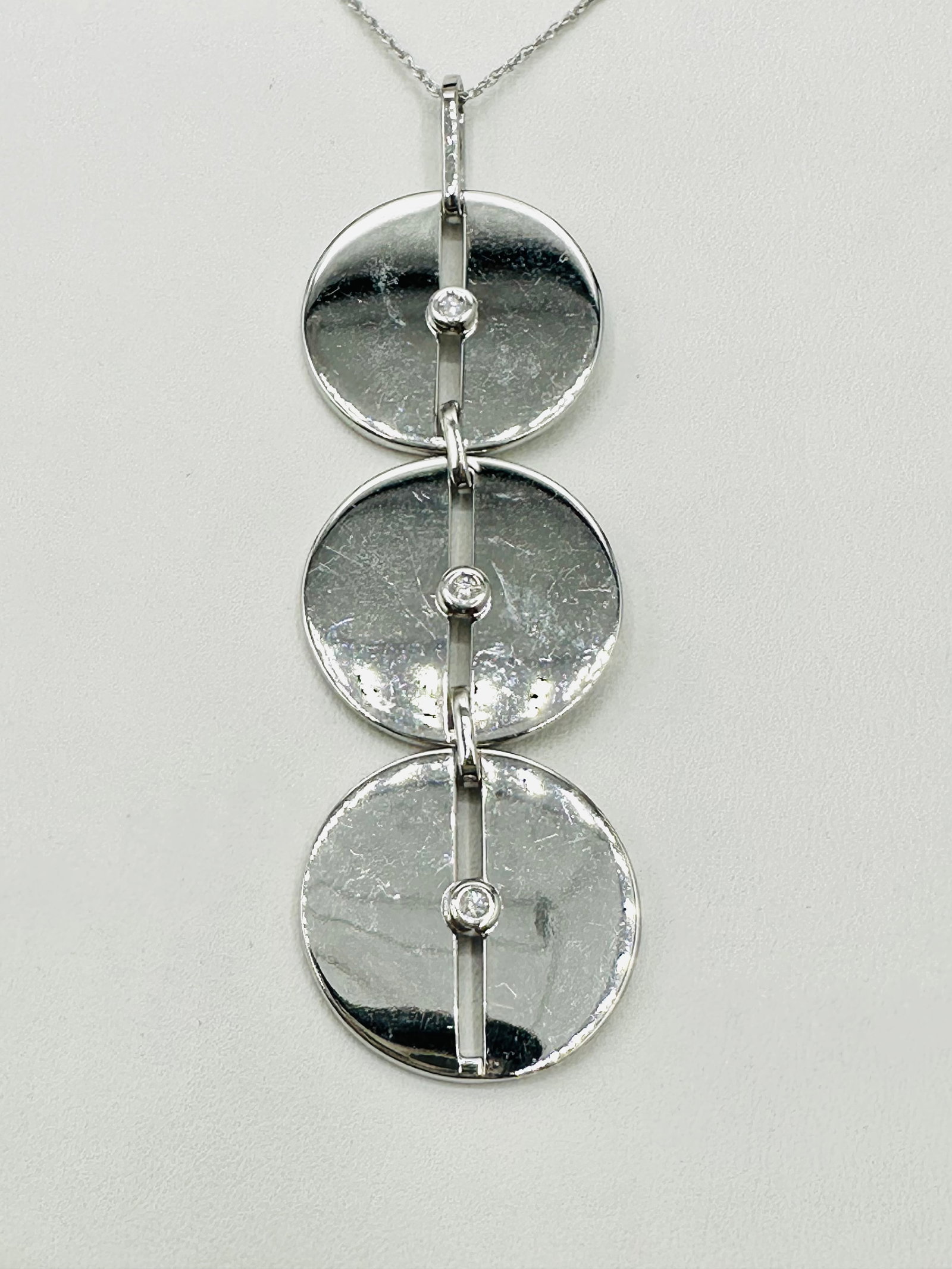 14KT White Gold, Natural Diamond Three Circle Pendant # 2553: # 2553 14KT White Gold, Natural Diamond Three Circle Pendant 3 pieces diamond 0.06 carat( t.w.) 18â€? chain with spring ring clasp closure Pendant and Chain Weight: 6.90 grams (t.w.) Pendant siz