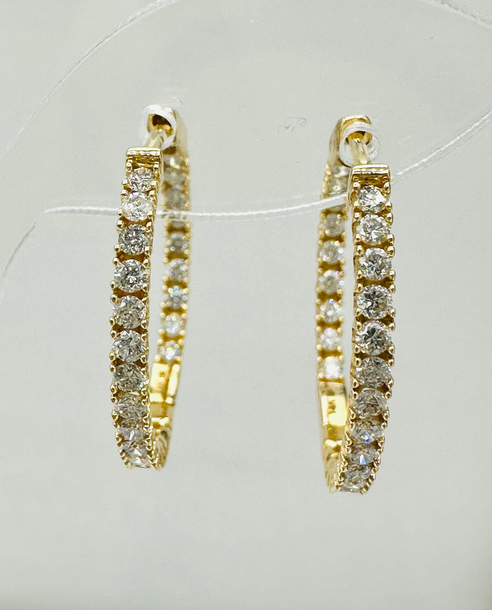 Pair of Natural Diamond in and out Hoop Earrings, 14KT Yellow Gold # 2572: # 2572 Pair of Natural Diamond in and out Hoop Earrings, 14KT Yellow Gold 48 pieces diamond 1.00 carat(t.w.) Earrings Weight: 3.30 grams(t.w.) Hinge hoop closure Earrings Size: 22 mm X 2 mm