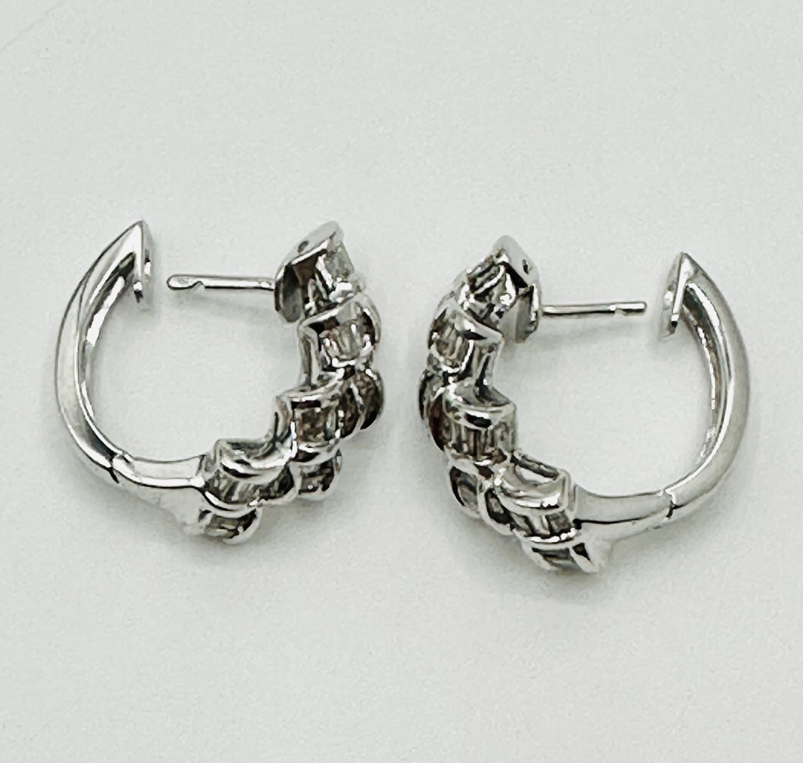 Pair of Natural Diamond Hoop Earrings, 18KT White Gold # 2639: # 2639 Pair of Natural Diamond Hoop Earrings, 18KT White Gold Baguette Diamond 1.29 carats(t.w.) Earrings Weight: 8.3 grams(t.w.) Hinge hoop closure Earrings Size: 19.5 mm X 8 mm