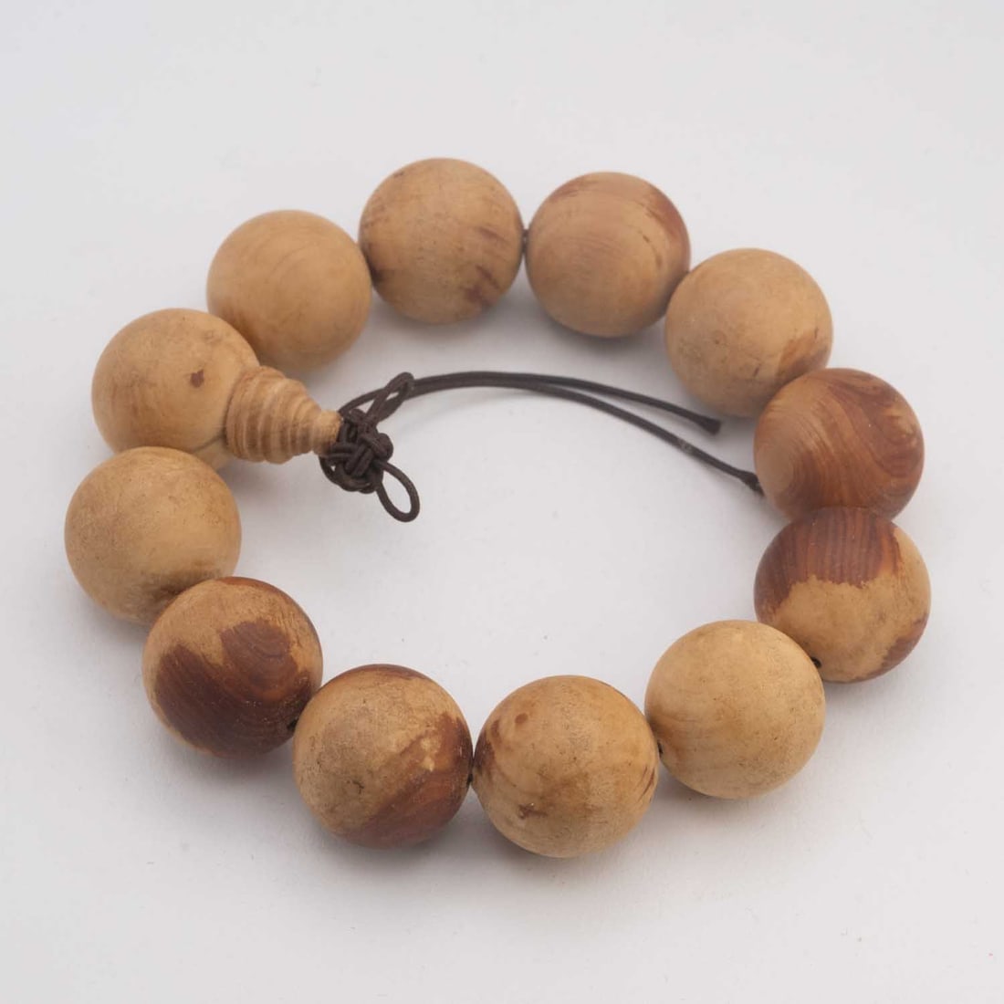 Chinese Thuja Wood Buddha Bead Bracelet: Medium: Thuja Wood Size: 20mm diameter each bead Age/Detail: Chinese Condition: Great, check photo for condition reference Provenance: Collection from Estate in Tribecca Please view all the photos as 