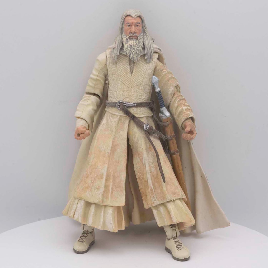 Marvel Inc Lord Of The Ring Gandalf The White Figure: Medium: Lord Of The Ring Size: 5x3x7 inches Age/Detail: Marvel Inc Condition: great overall, check photo for condition reference. Provenance: Collection from Estate in Williamsburg LiveShipping is NOT