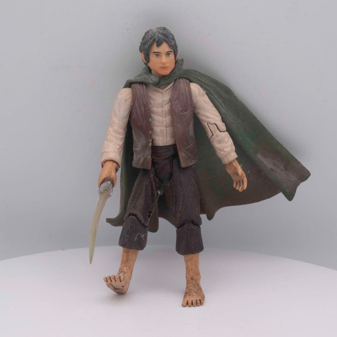Marvel Inc Lord Of The Ring Hobbit Figure: Medium: Lord Of The Ring Size: 3.5x3.5x5 inches Age/Detail: Marvel Inc Condition: great overall, check photo for condition reference. Provenance: Collection from Estate in Williamsburg LiveShipping is