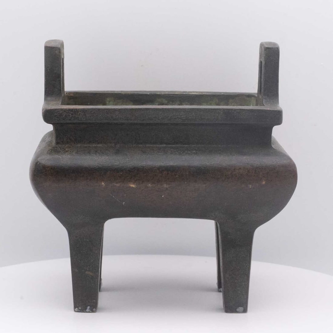 Antique Chinese Xuande Mark Bronze Fang Ding Censer: Medium: Bronze Size: 5x5.3x4 inches Age/Detail: Antique Chinese Xuande Mark Condition: great overall, check photo for condition reference. Provenance: Collection from Estate in Williamsburg LiveShippi