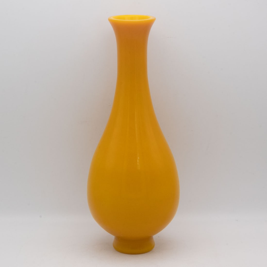 Antique Chinese Yellow Peking Glass Vase: Medium: Yellow Peking Glass Size: 4x4x10 inches Age/Detail: Antique Chinese Condition: great overall, check photo for condition reference. Provenance: Collection from Estate in Williamsburg LiveShippi