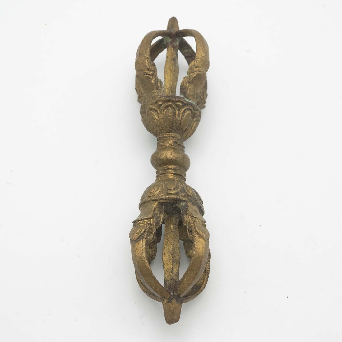 Old Chinese/Tibetan Bronze Vajra: Description: Bronze Vajra Size: 4.75x1.25 inches Detail: Old Chinese/Tibetan Condition: Great overall, check photo for references. Great for collection or home decoration. Shipping: shipping estimates