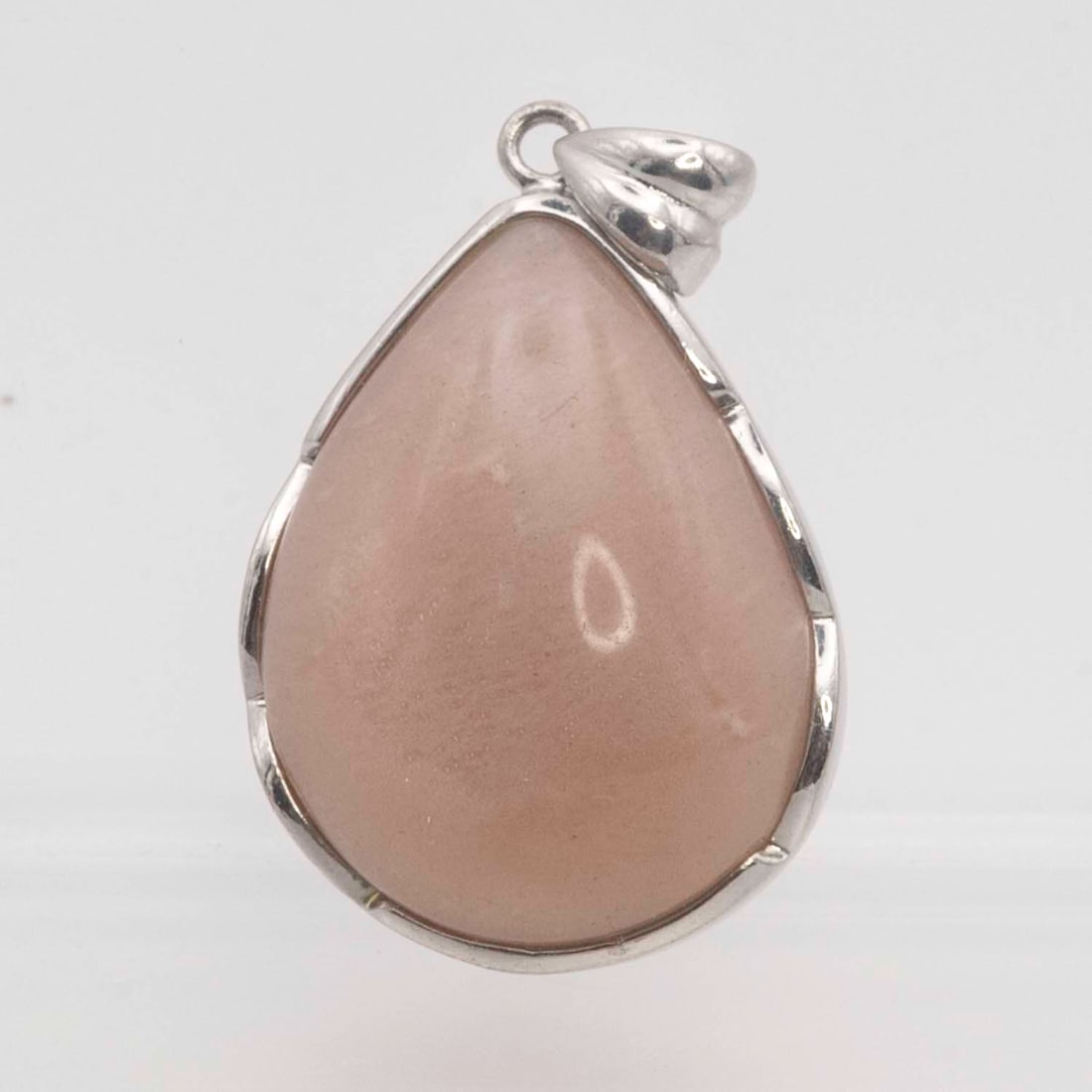 Sterling Silver Rose Quartz Teardrop Pendant: Medium: Rose Quartz Size: 0.8x1.2x0.4 inches Age/Detail: Sterling Silver Condition: great overall, check photo for condition reference. Provenance: Collection from Estate in Williamsburg LiveShipping 