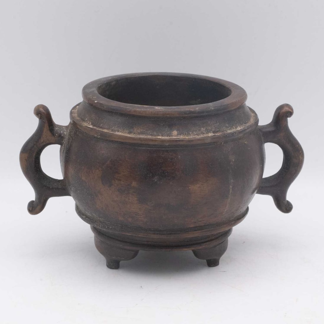 Antique Chinese Bronze Tri-Foot Censer: Medium: Bronze Size: 5.3x3.7x3.3 inches Age/Detail: Antique Chinese Condition: great overall, check photo for condition reference. Provenance: Collection from Estate in Williamsburg LiveShipping is NO