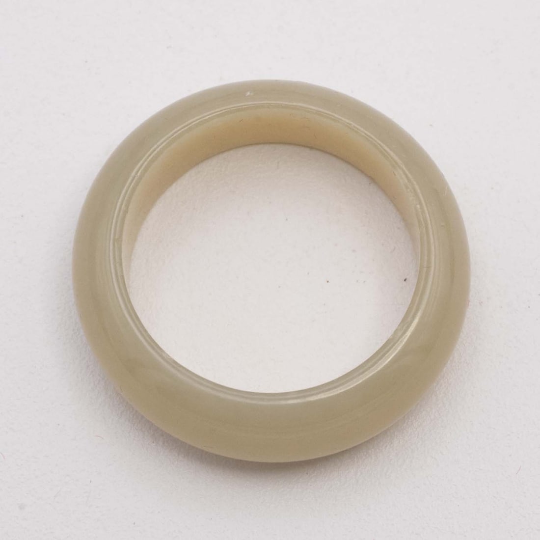 Old Chinese Natural Nephrite Jade Ring: Medium: Natural Nephrite Jade Size: US9.5 Age/Detail: Old Chinese Condition: great overall, check photo for condition reference. Provenance: Collection from Estate in Williamsburg LiveShipping is NOT 