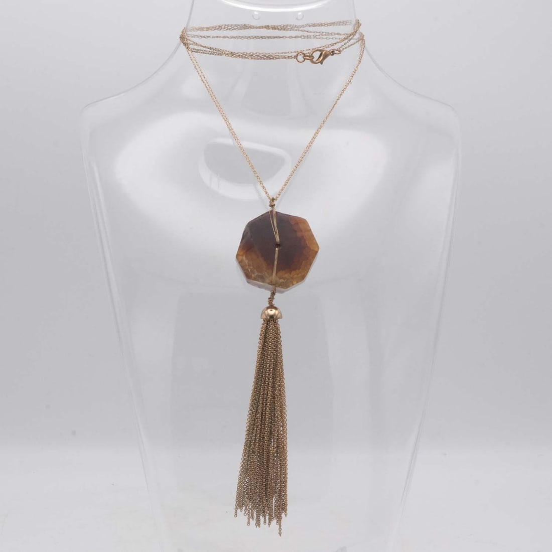 Chinese Tibetan Style Agate Necklace: Medium: Agate Size: 1.5x1.5x0.6 inches Age/Detail: Chinese Tibetan Style Condition: great overall, check photo for condition reference. Provenance: Collection from Estate in Williamsburg LiveShipping 