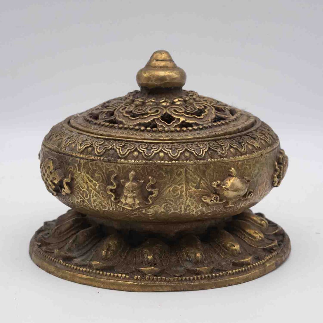 Antique Chinese Gilt Bronze Censer Incense Burner: Medium: Gilt Bronze Size: 3.8x3.8x3.2 inches Age/Detail: Antique Chinese Condition: great overall, check photo for condition reference. Provenance: Collection from Estate in Tribecca Please view all t