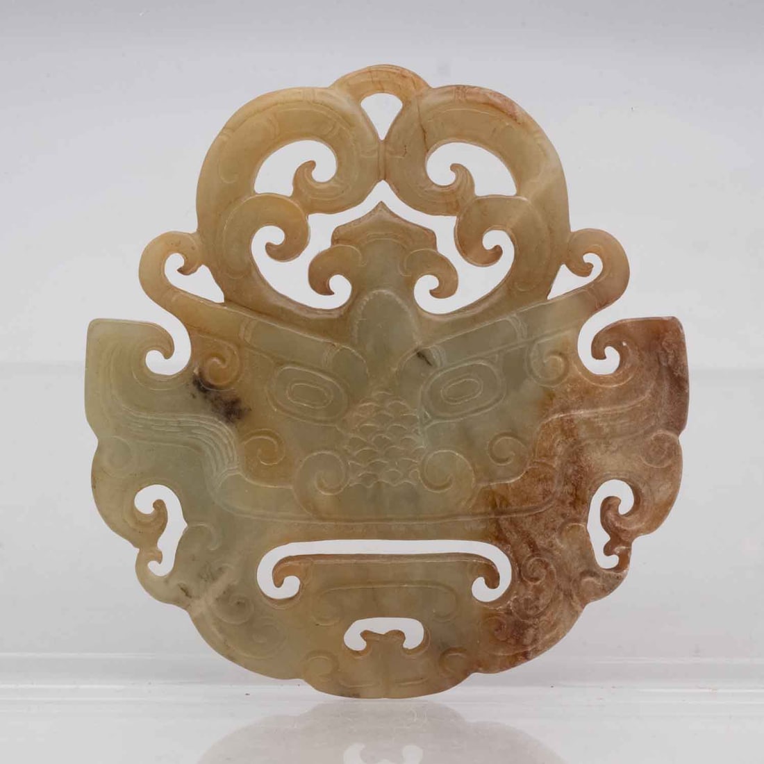 Old Chinese Carved Jade Dragon Head Bi: Medium: Jade Size: 3x1.8x0.3 inches Age/Detail: Old Chinese Carved Condition: great overall, check photo for condition reference. Provenance: Collection from Estate in Tribecca Please view all the pho