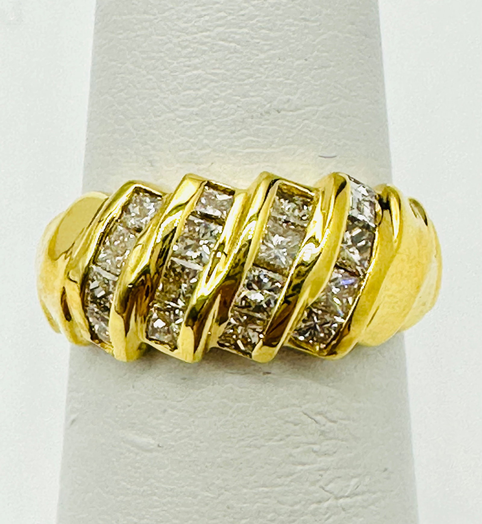 Natural Diamond Ring, 18KT Yellow Gold # 2412: # 2412 Natural Diamond Ring, 18KT Yellow Gold 16 pieces princess diamond 0.90 carat(t.w.) Ring Weight: 5.5 grams(t.w.) Ring Size: 5.5