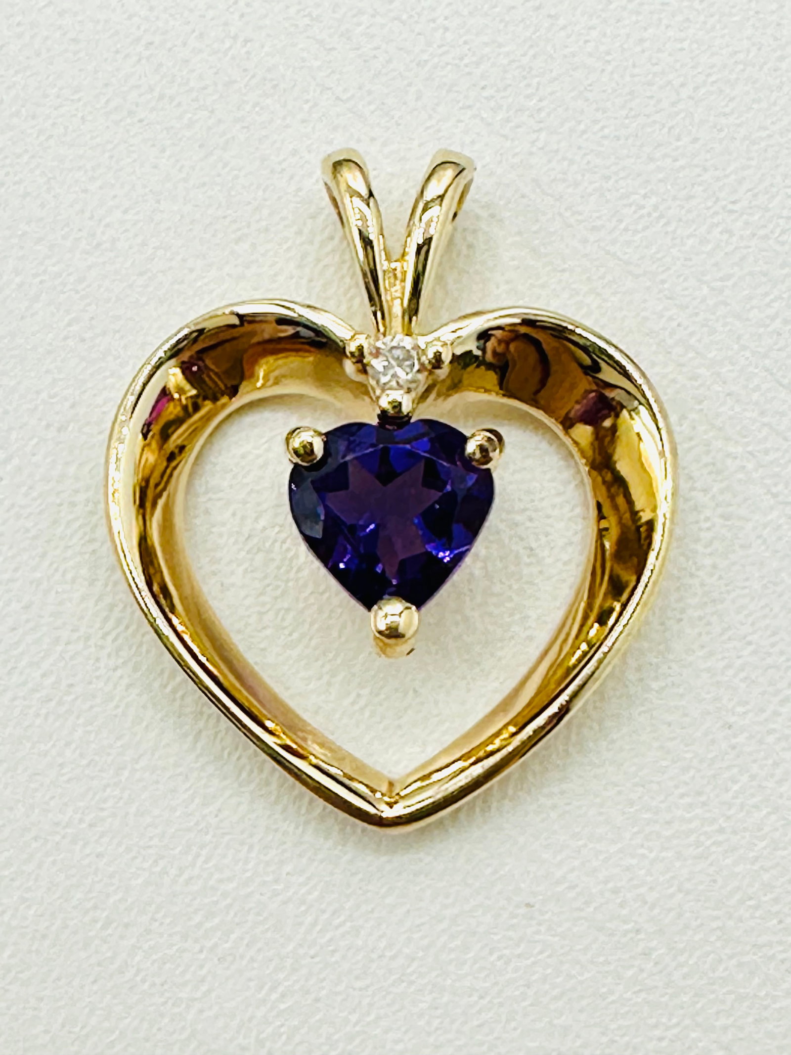 14KT Yellow Gold Amethyst Heart Pendant # 2422: # 2422 14KT Yellow Gold Amethyst Heart Pendant 1 piece diamond 0.02 carat(t.w.) 1 piece heart shape amethyst Pendant Weight: 1.60 grams Pendant Size: 17.50 mm X 14.50 mm