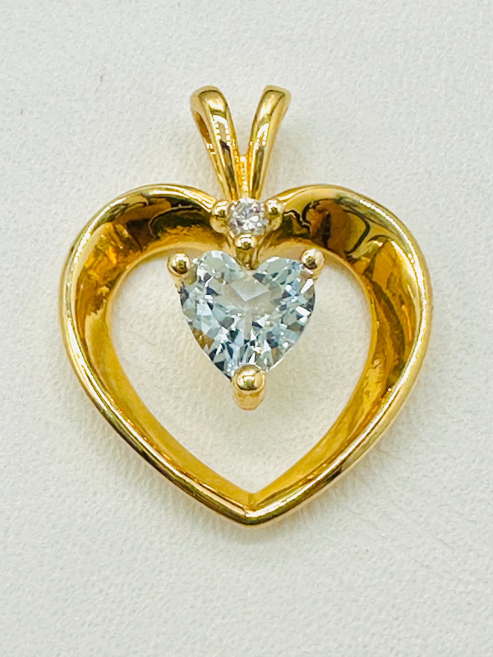 14KT Yellow Gold Aquamarine Heart Pendant(t.w.) # 2438: # 2438 14KT Yellow Gold Aquamarine Heart Pendant(t.w.) Pendant Weight: 1.70 grams Pendant Size: 18 mm x 14.50 mm