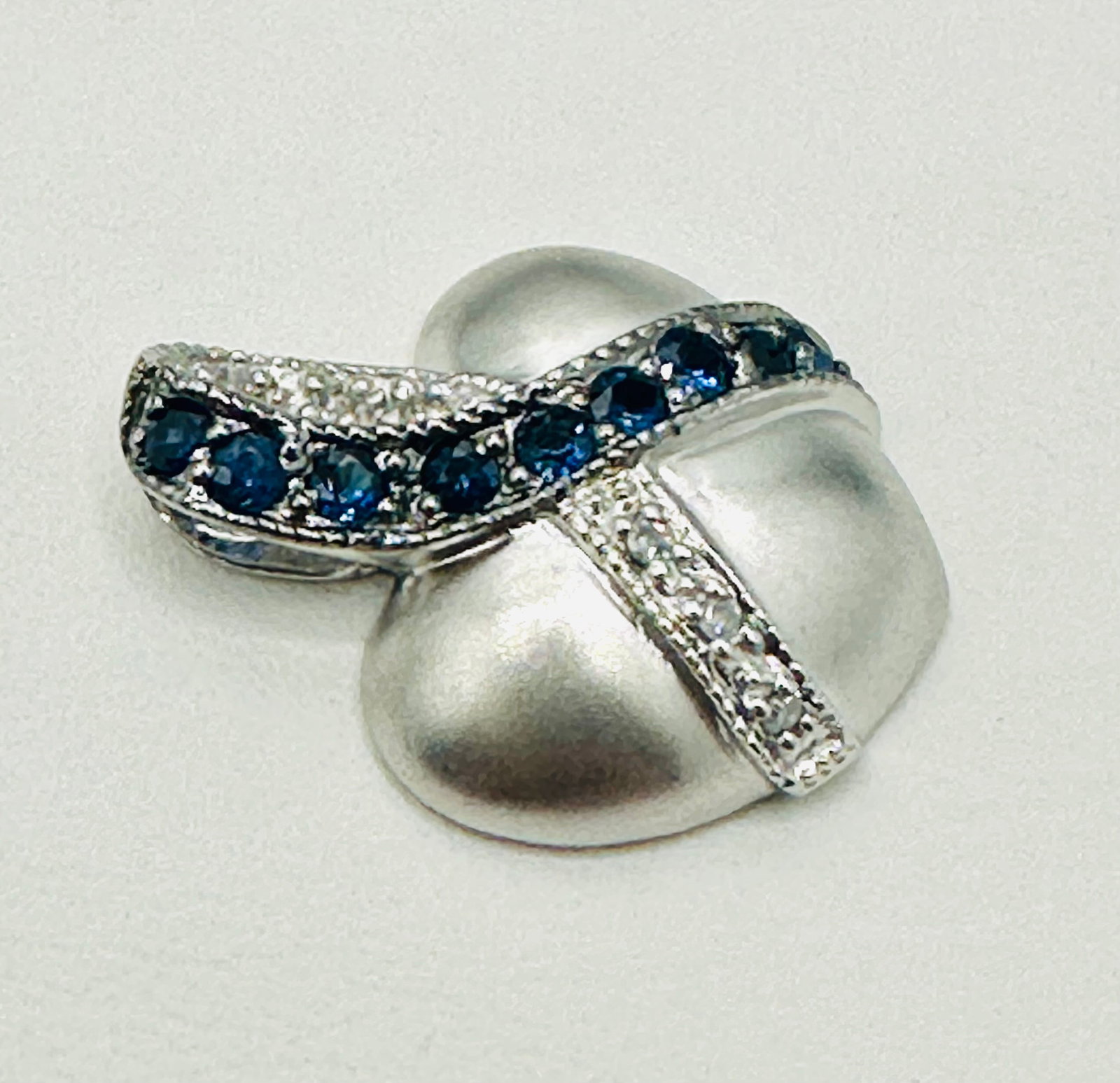 14KT White Gold Natural Diamond and Sapphire Heart Pendant # 2466: # 2466 14KT White Gold Natural Diamond and Sapphire Heart Pendant 6 pieces diamond 0.03 carat(t.w.) 9 pieces sapphire 0.30 carat (t.w.) Pendant Weight: 2.10 grams(t.w.) Pendant Size: 18.5 mm X 14 mm