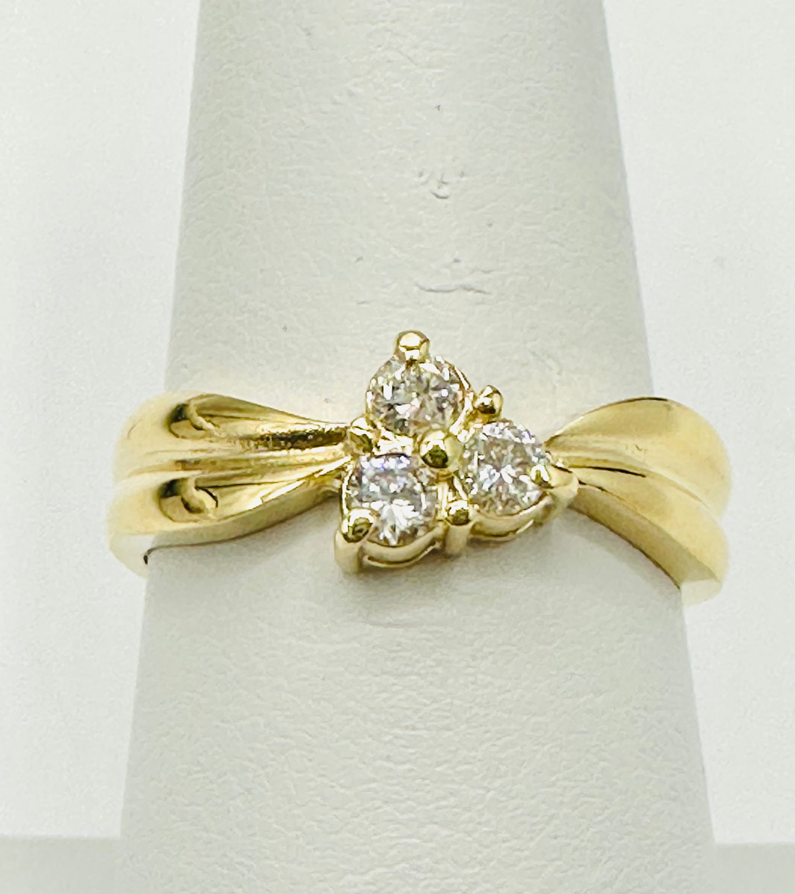 Natural Diamond Ring,14KT Yellow Gold # 2499: # 2499 Natural Diamond Ring,14KT Yellow Gold 3 pieces diamond 0.25 carat(t.w.) Ring Weight: 3.30 grams(t.w.) Ring Size: 7.75