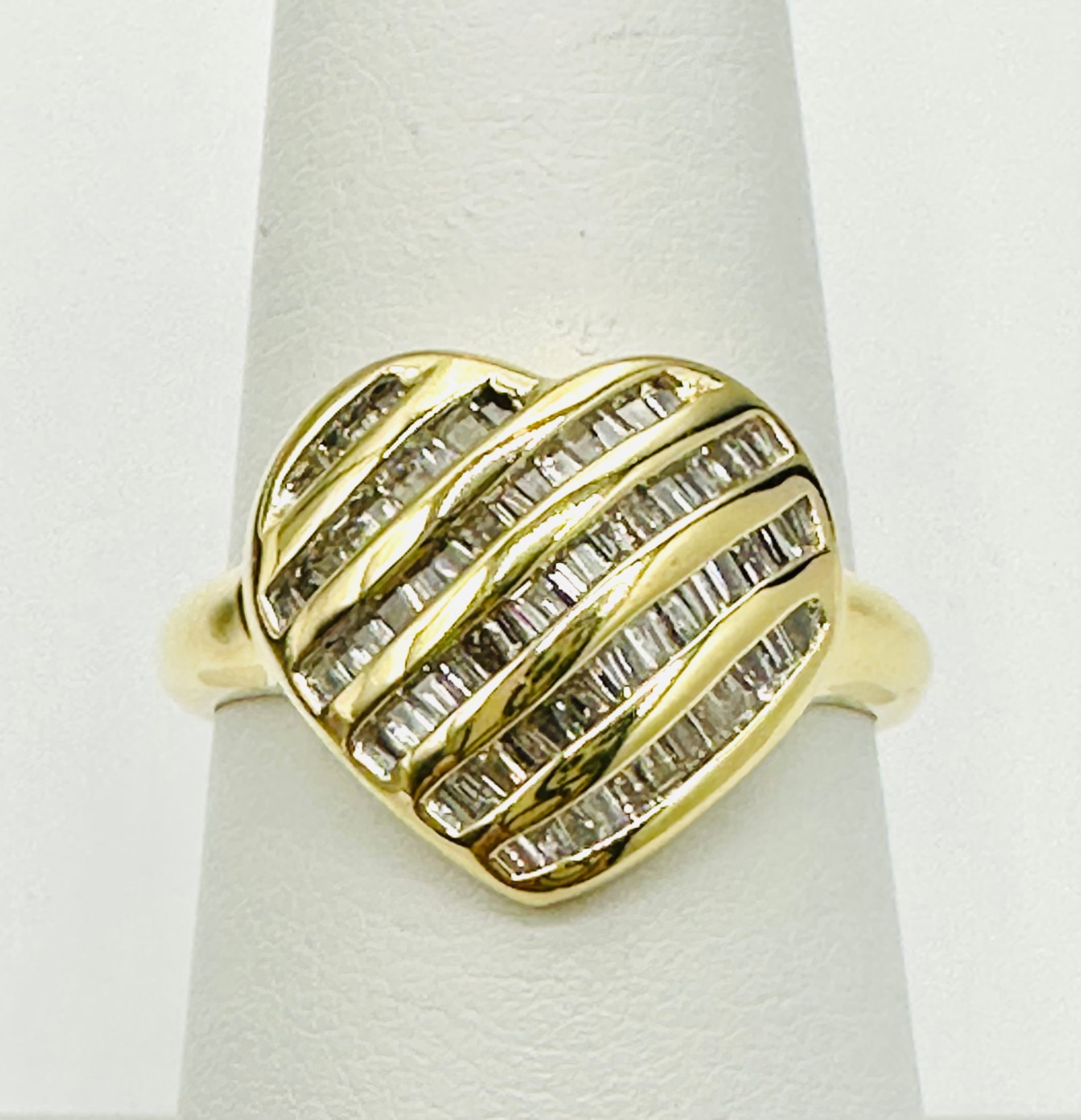 Natural Diamond Heart Ring,14KT Yellow Gold # 2520: # 2520 Natural Diamond Heart Ring,14KT Yellow Gold Baguette diamond 0.50 carat(t.w.) Ring Weight: 3.80 grams(t.w.) Ring Size : 7.25
