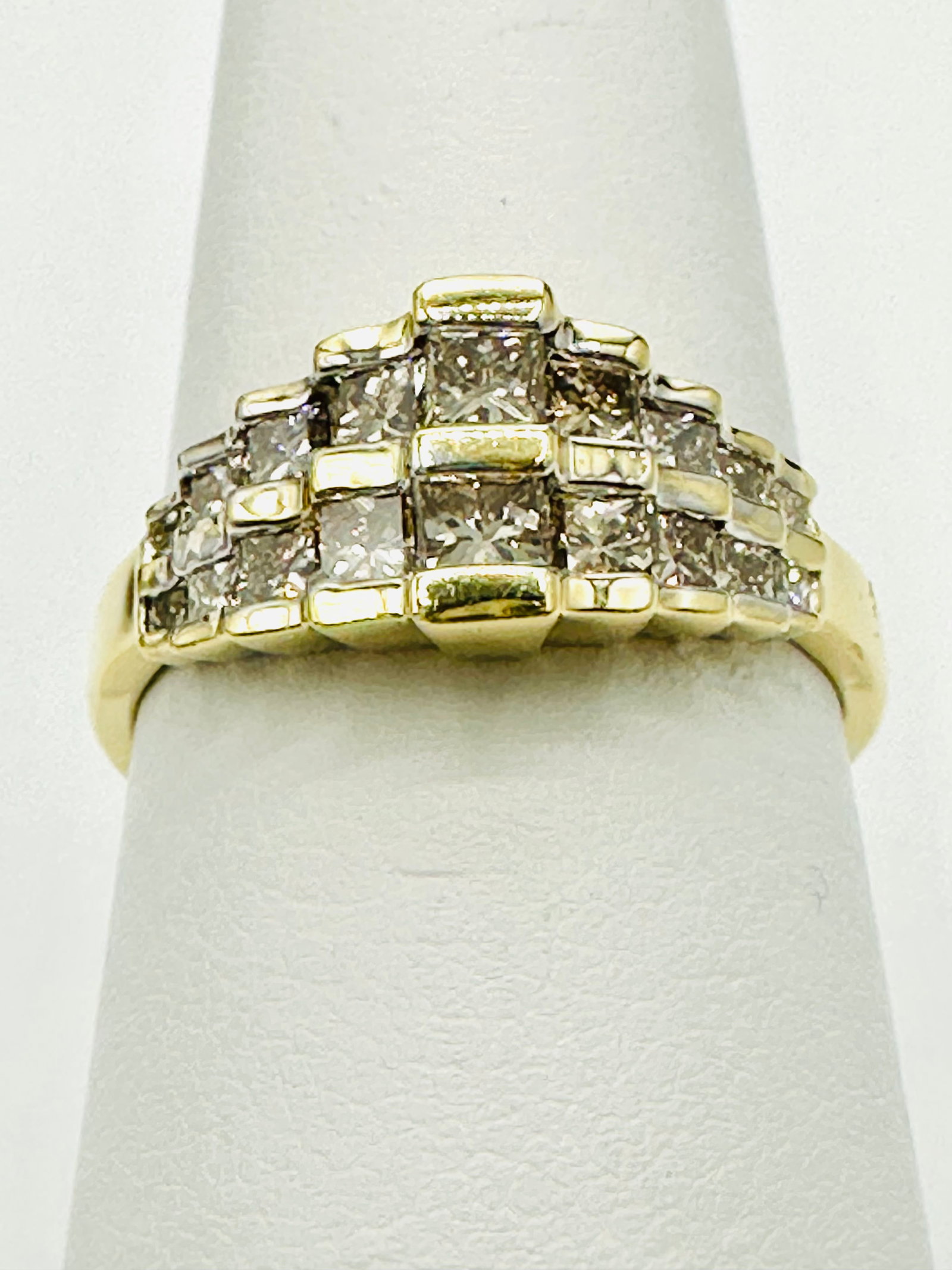 Natural Diamond Ring,14KT Yellow Gold # 2527: # 2527 Natural Diamond Ring,14KT Yellow Gold 18 pieces champagne princess diamond 1.00 carat(t.w.) Ring Weight: 3.30 grams(t.w.) Ring Size: 6.75