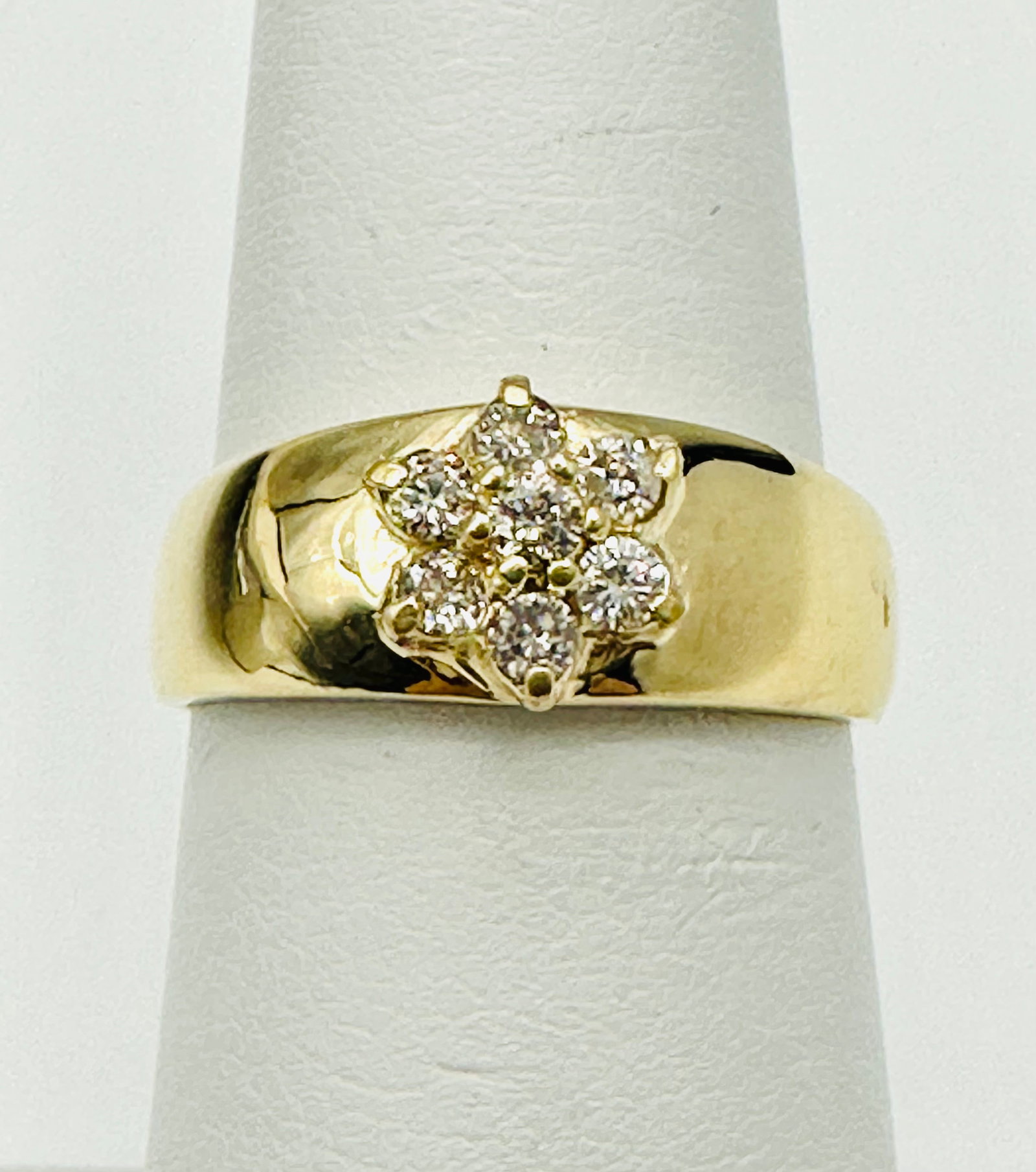 Natural Diamond Ring,14KT Yellow Gold # 2528: # 2528 Natural Diamond Ring,14KT Yellow Gold 7 pieces diamond 0.27 carat(t.w.) Ring Weight: 3.10 grams(t.w.) Ring Size: 6.25