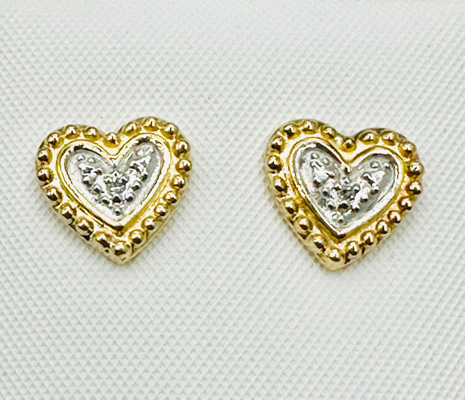Pair of Natural Diamond Stud Heart Earrings, 14KT Yellow Gold # 2557: # 2557 Pair of Natural Diamond Stud Heart Earrings, 14KT Yellow Gold 2 pieces diamond 0.02 carat(t.w.) Earrings Weight: 2.2 grams(t.w.) Post back Earrings Size Appx. 10 mm X 10 mm
