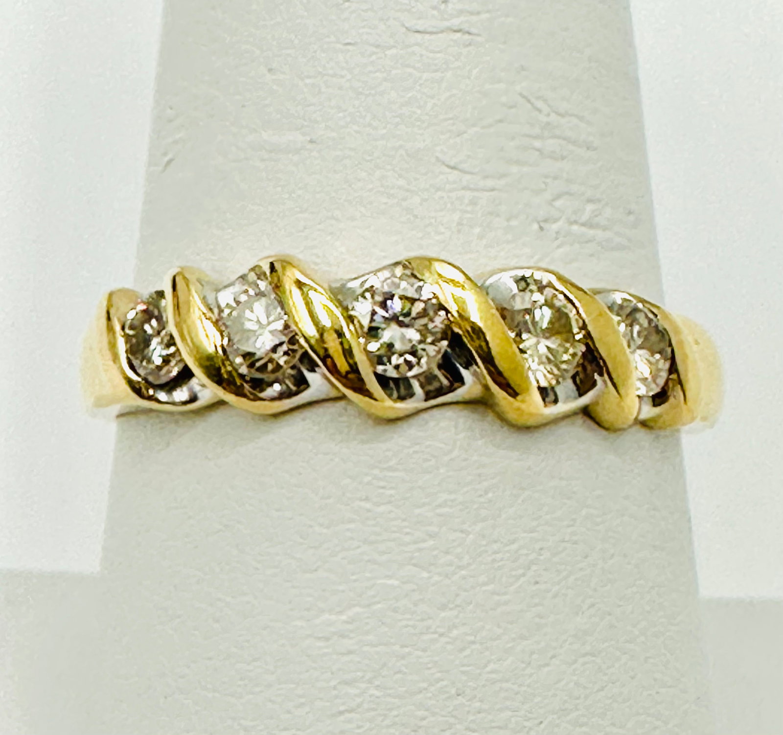 Natural Diamond Ring,14KT Yellow Gold # 2593: # 2593 Natural Diamond Ring,14KT Yellow Gold 5 pieces diamond 0.50 carat(t.w.) Ring Weight: 2.70 grams(t.w.) Ring Size: 8.5