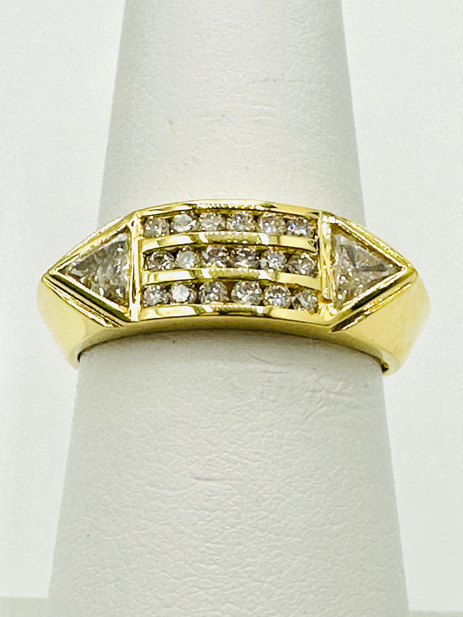 Natural Diamond Ring,18KT Yellow Gold # 2644: # 2644 Natural Diamond Ring,18KT Yellow Gold 20 pieces triangles and round diamond 0.55 carat(t.w.) Ring Weight: 6.5 grams(t.w.) Ring Size: 6.75